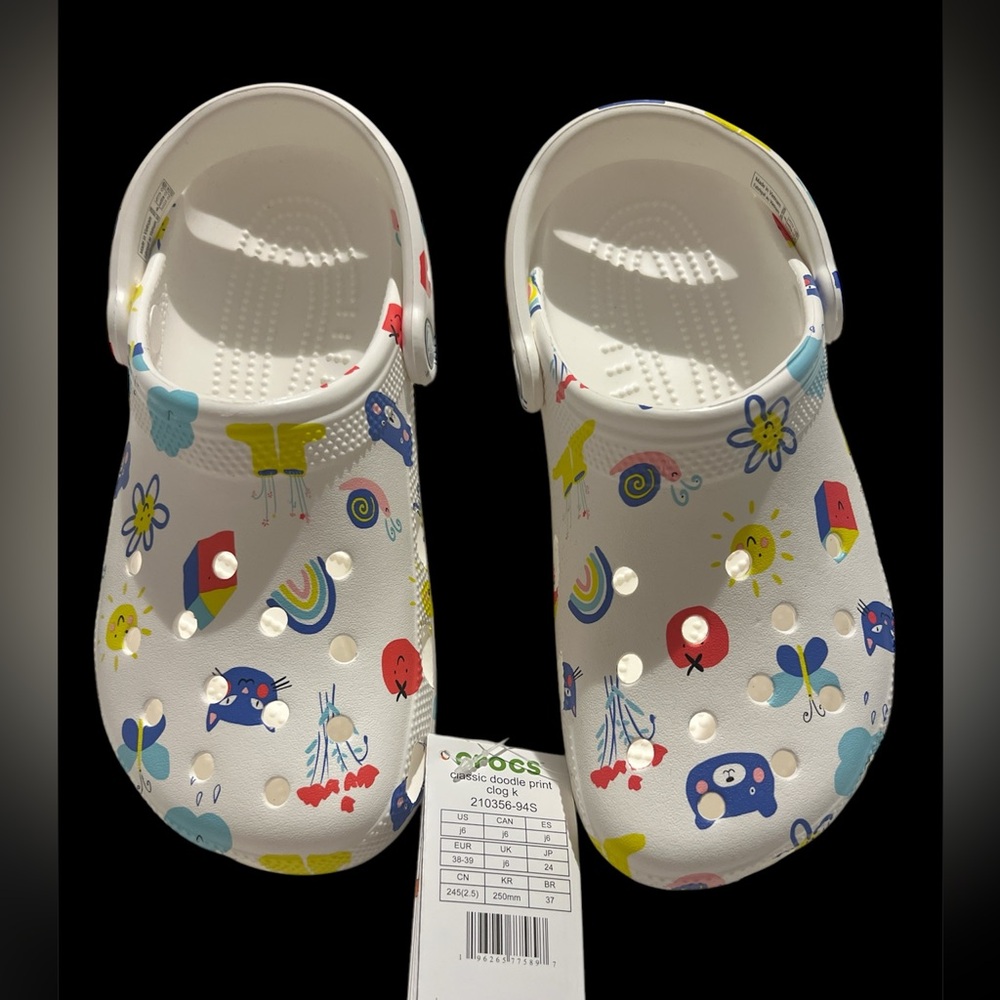 Crocs classic doodle print clogs kids size 6 new with tags.